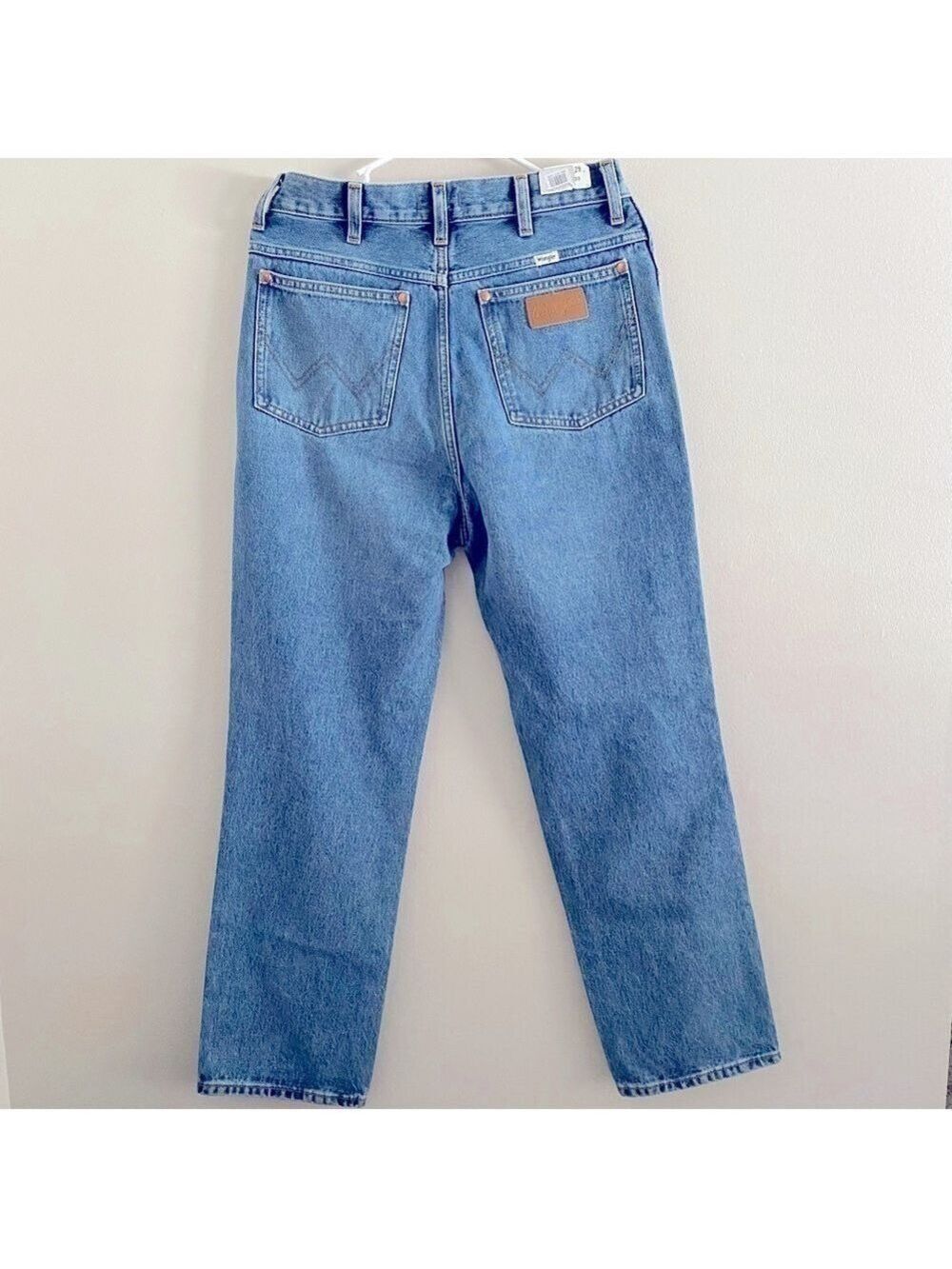 NWT Wrangler vintage high waisted distressed jeans - Picture 5 of 8